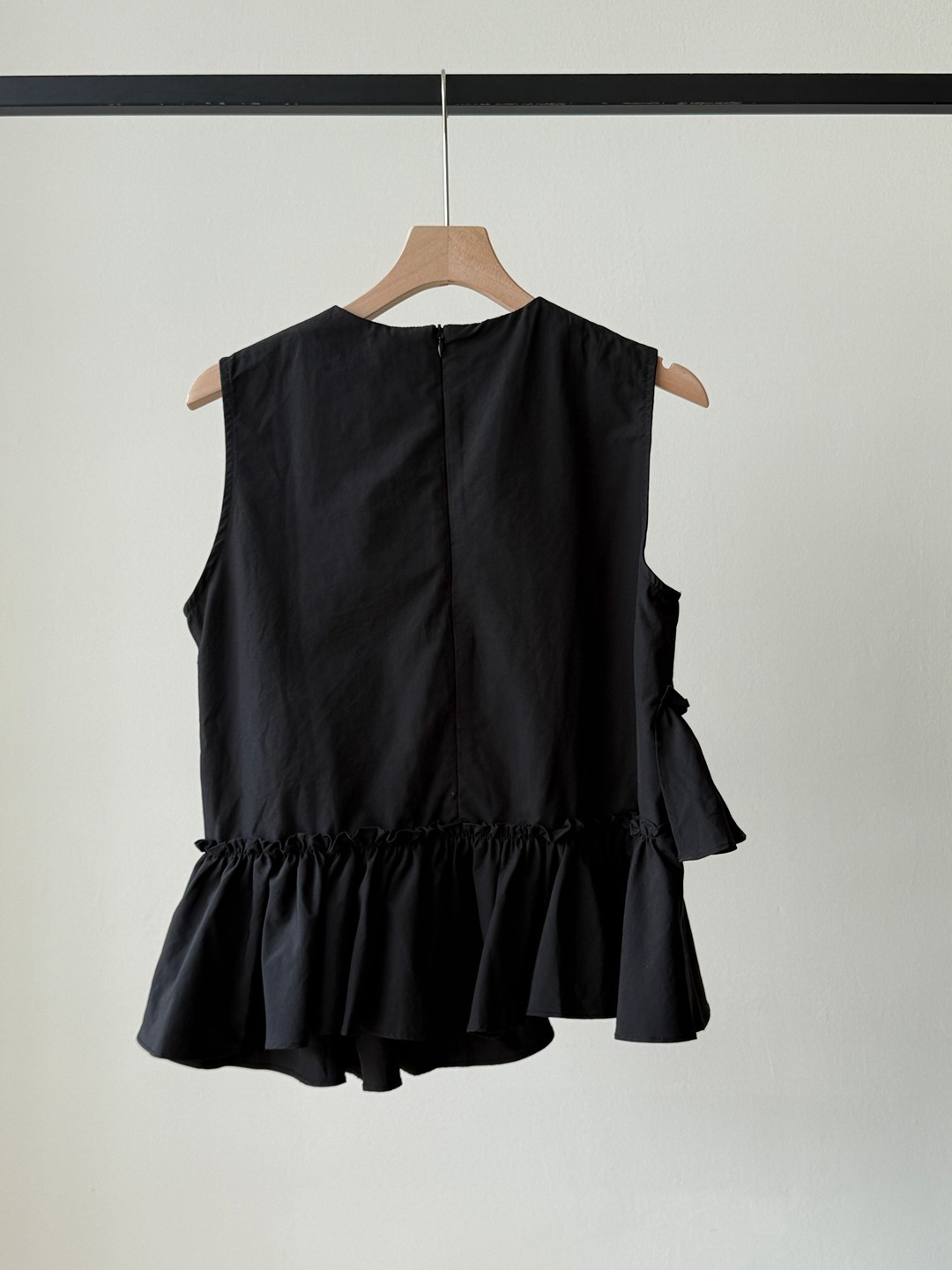 Viktoria Asymmetrical Ruffle Hem Top