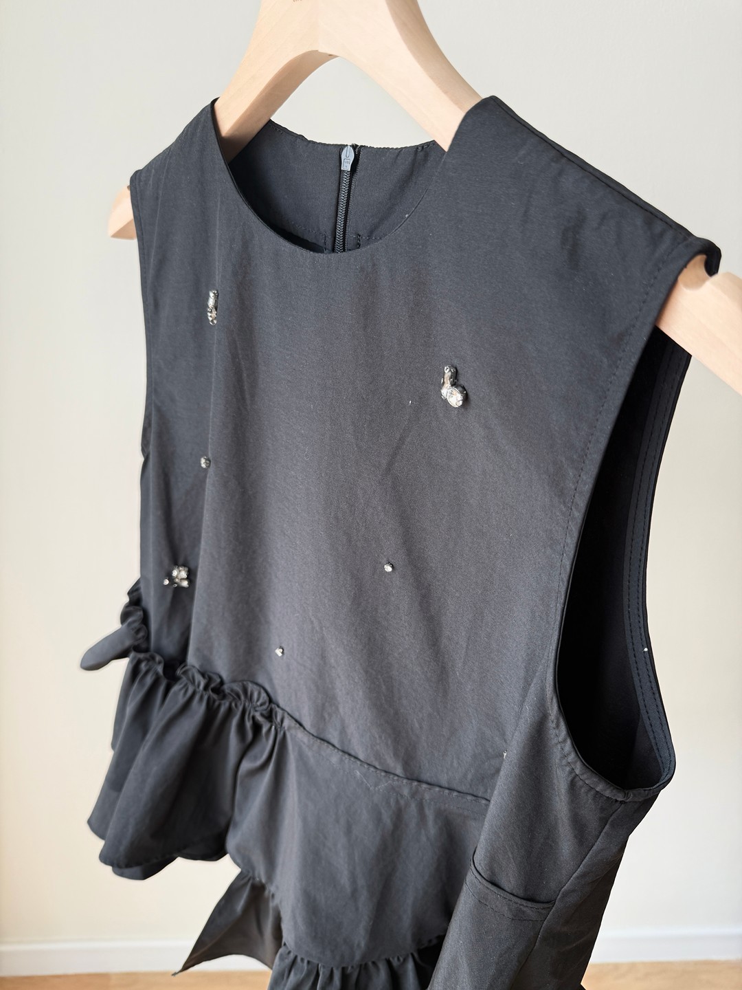 Viktoria Asymmetrical Ruffle Hem Top