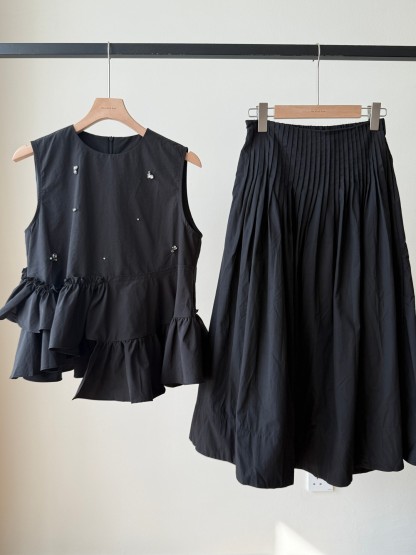Viktoria Asymmetrical Ruffle Hem Top