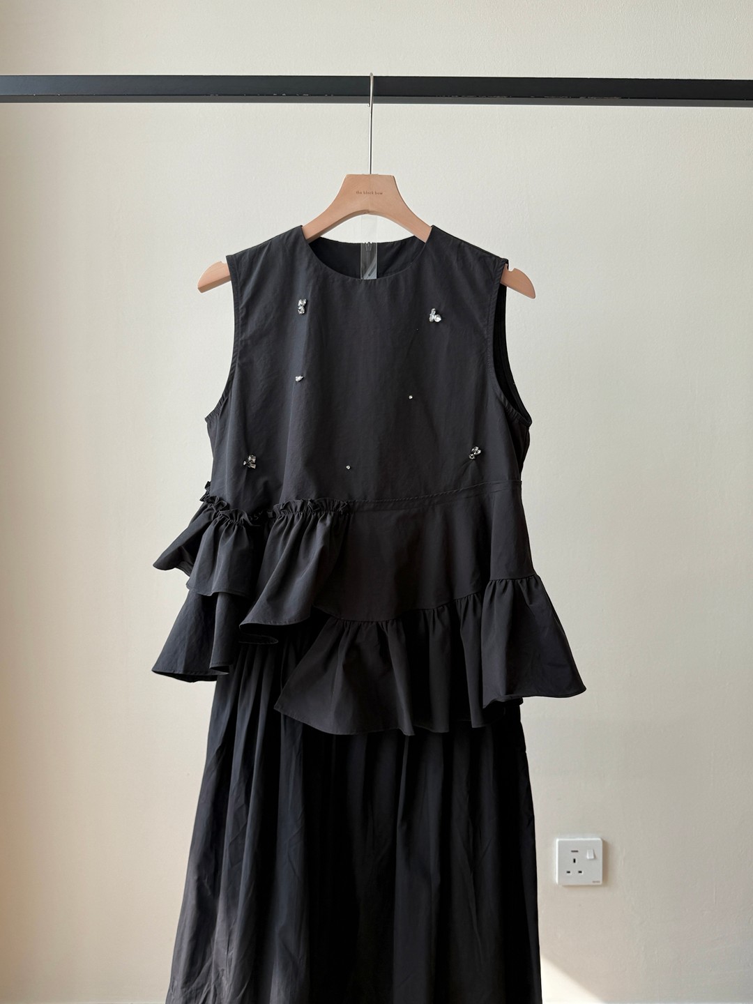 Viktoria Asymmetrical Ruffle Hem Top