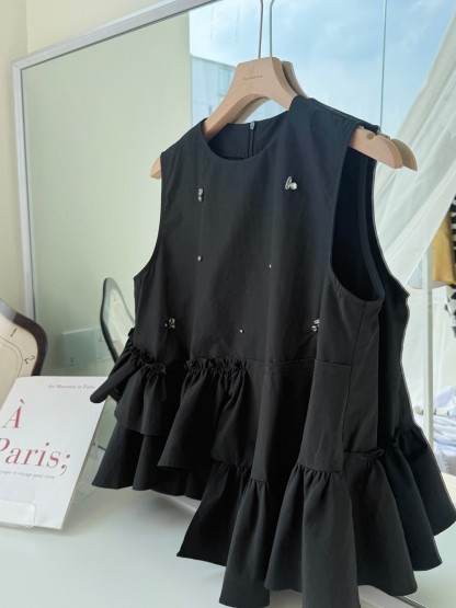 Viktoria Asymmetrical Ruffle Hem Top