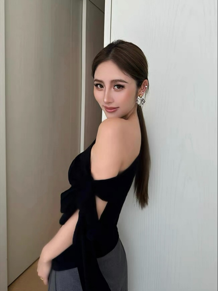 Finnley Convertible Neckline Top