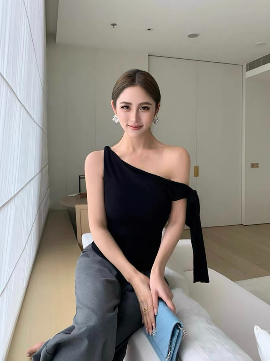 Finnley Convertible Neckline Top