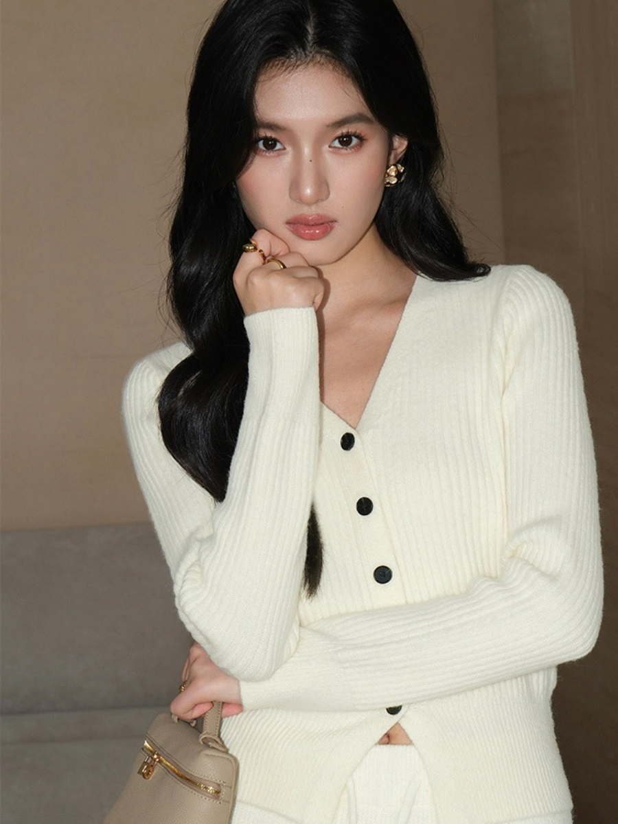 Jovany V-Neck Knit Top-The Black Bow-