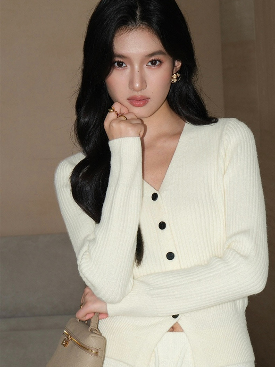 Jovany V-Neck Knit Top-The Black Bow-