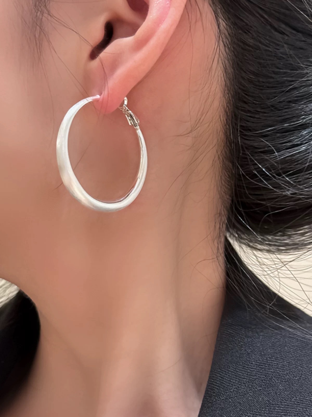 Zahra Frosted Hoop Earrings