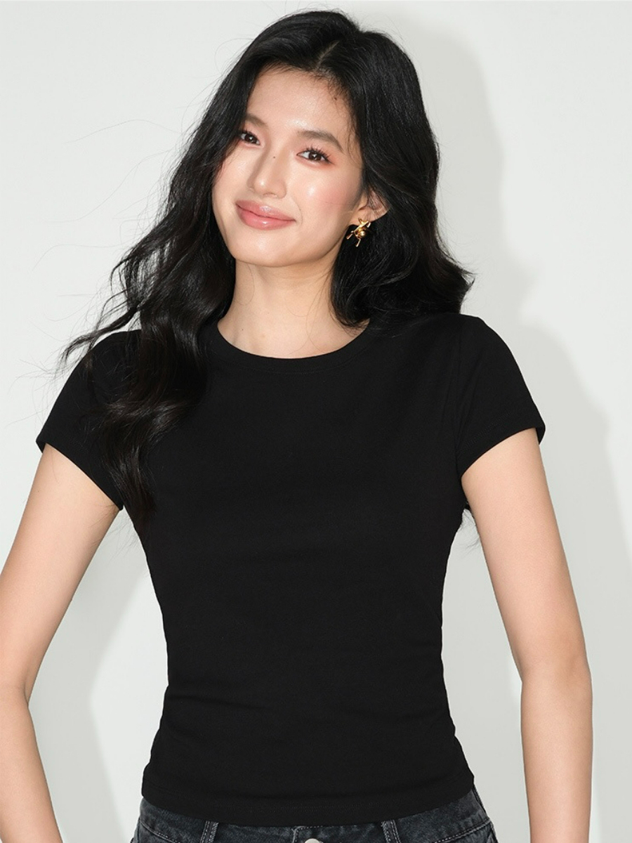 Jordy Classic Fit Tee-The Black Bow-