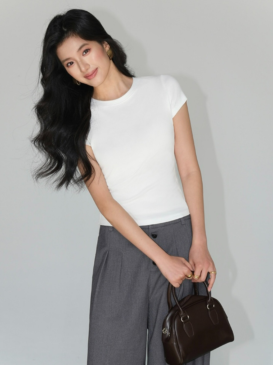 Jordy Classic Fit Tee-The Black Bow-