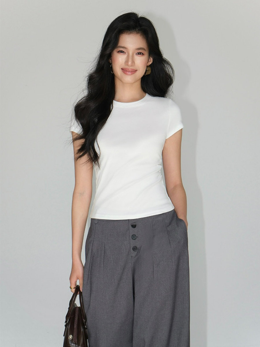 Jordy Classic Fit Tee-The Black Bow-