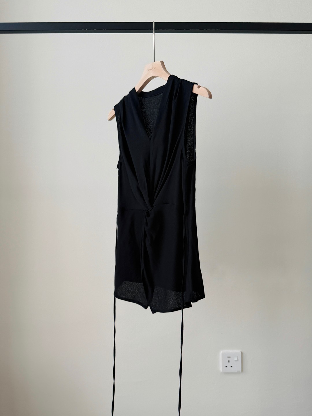 Vyla Twist Front Top