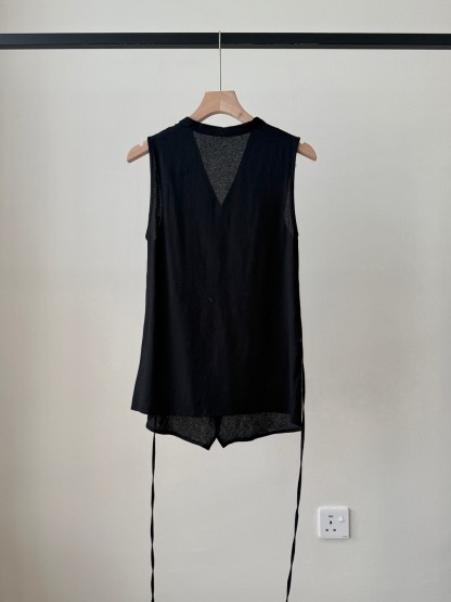 Vyla Twist Front Top