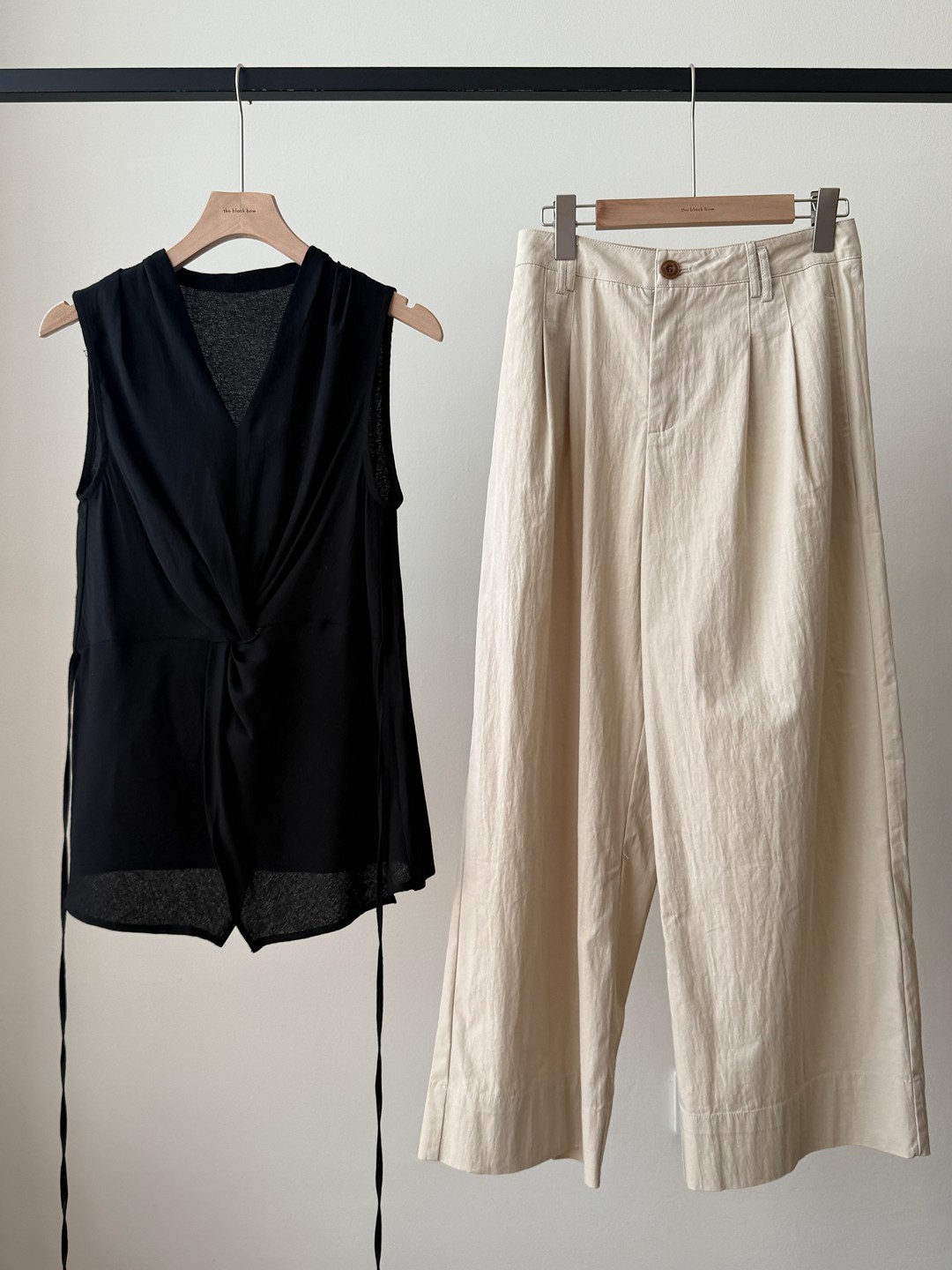 Vyla Twist Front Top