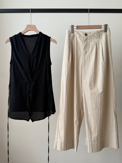 Vyla Twist Front Top