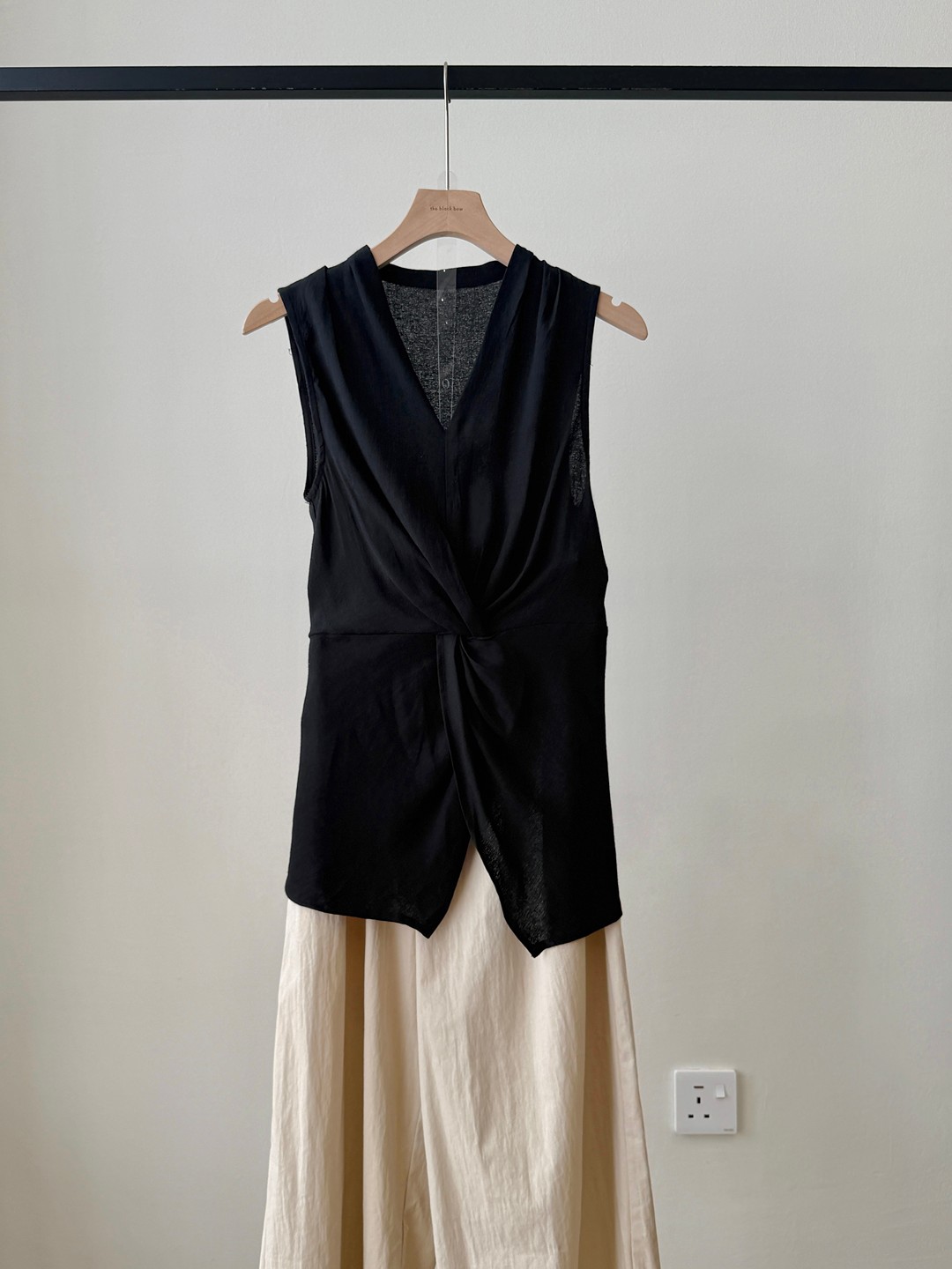 Vyla Twist Front Top