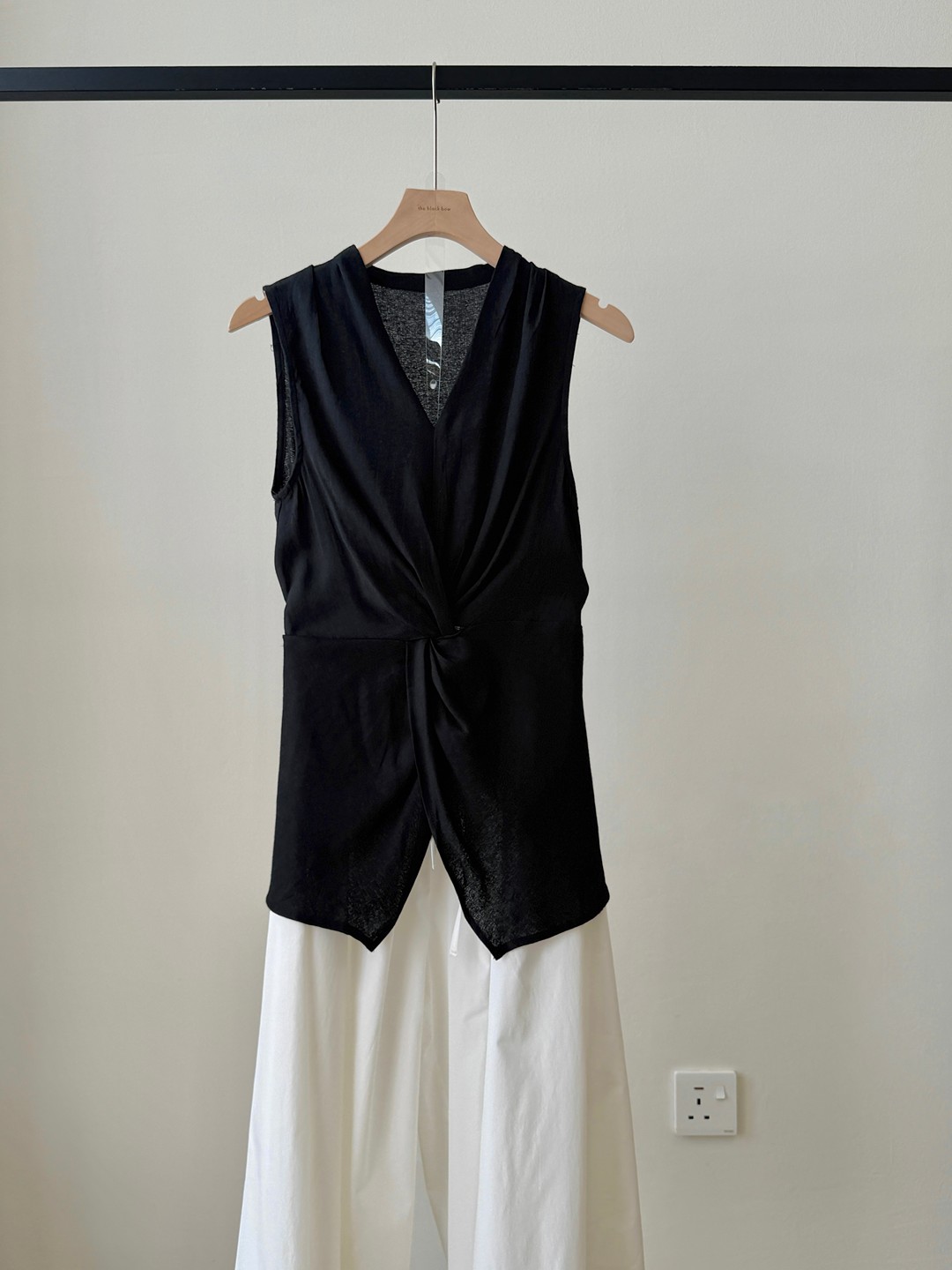 Vyla Twist Front Top