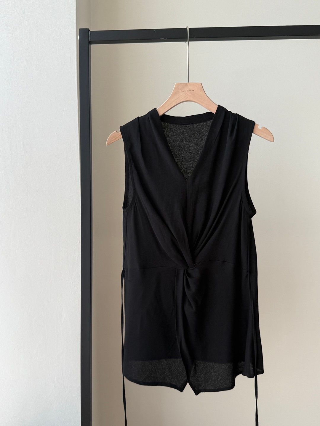 Vyla Twist Front Top