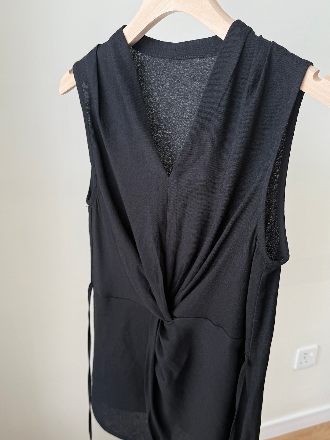 Vyla Twist Front Top