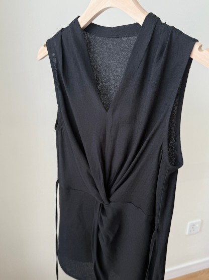Vyla Twist Front Top