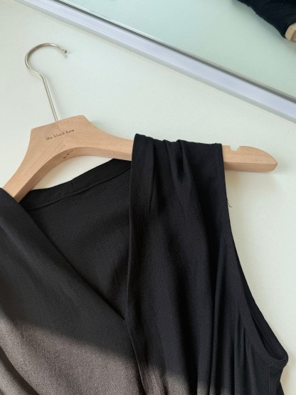 Vyla Twist Front Top