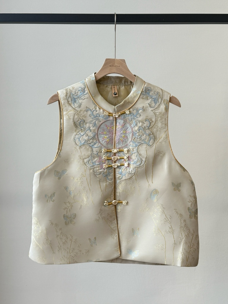 Shuang Er Oriental Vest