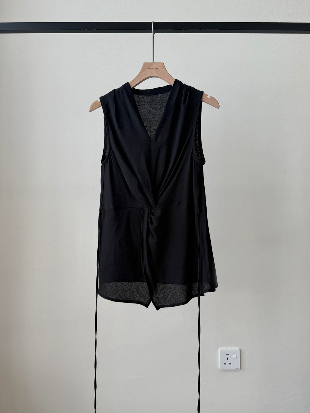 Vyla Twist Front Top