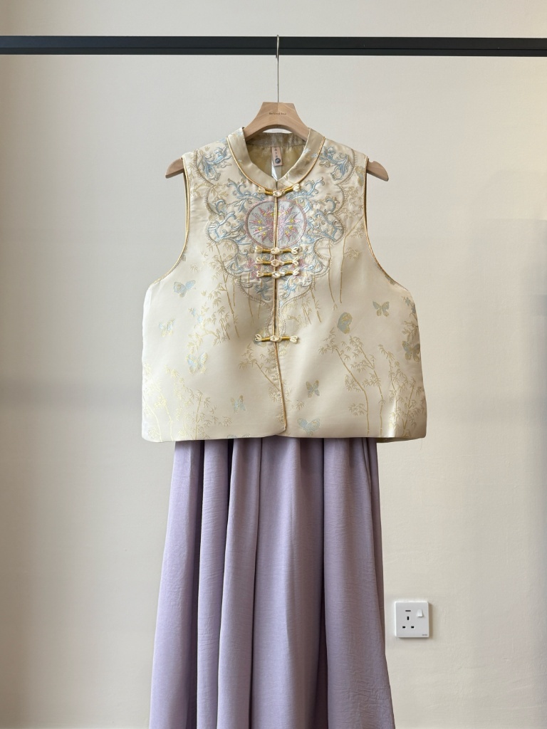 Shuang Er Oriental Vest