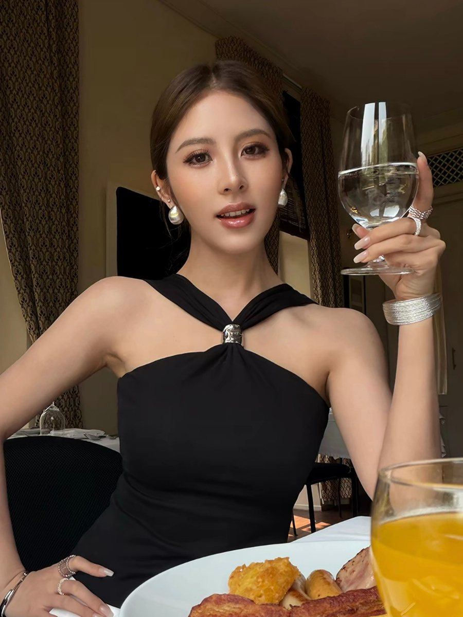 Fatmah Ring-Detail Halter Neck Top