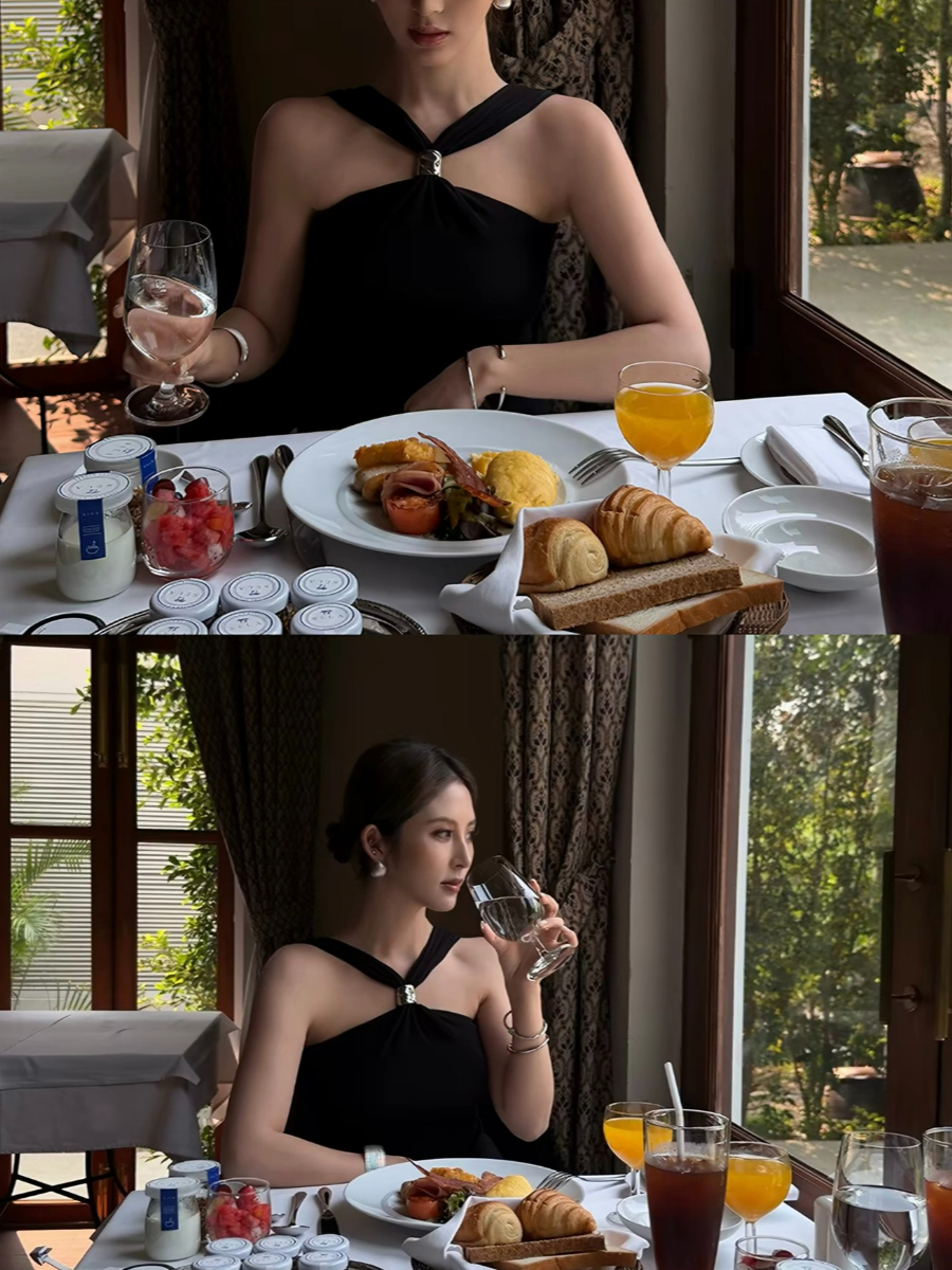 Fatmah Ring-Detail Halter Neck Top