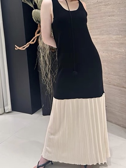 Elise Color Binding Pleated Patchwork Knit Dress-The Black Bow-