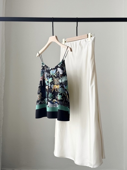 Sheeta Wildlife Graphic Cami Top (Discounted-S size)-The Black Bow-