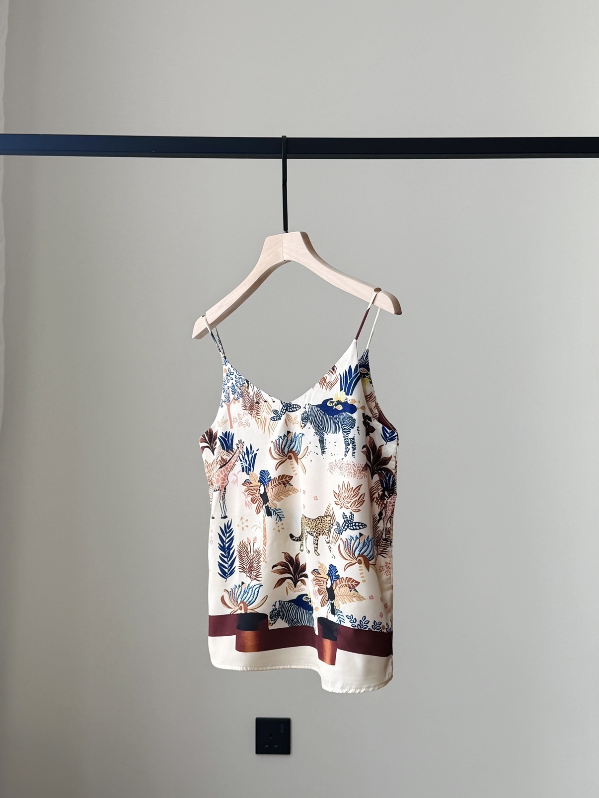 Sheeta Wildlife Graphic Cami Top (Discounted-S size)-The Black Bow-