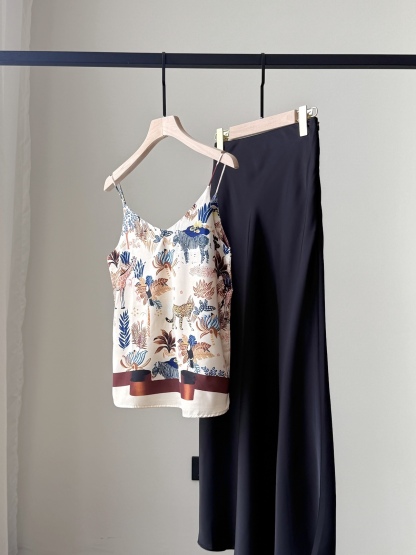 Sheeta Wildlife Graphic Cami Top (Discounted-S size)-The Black Bow-