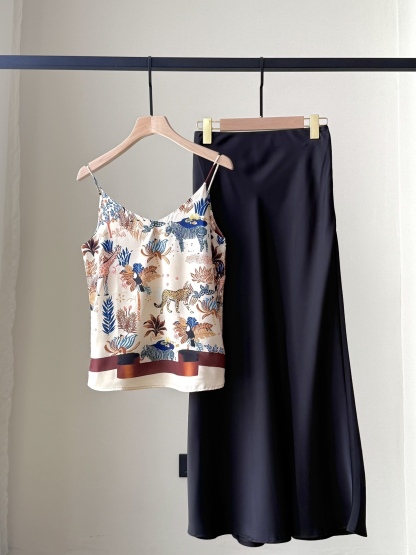 Sheeta Wildlife Graphic Cami Top (Discounted-S size)-The Black Bow-