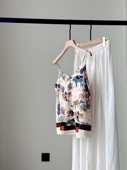 Sheeta Wildlife Graphic Cami Top (Discounted-S size)-The Black Bow-