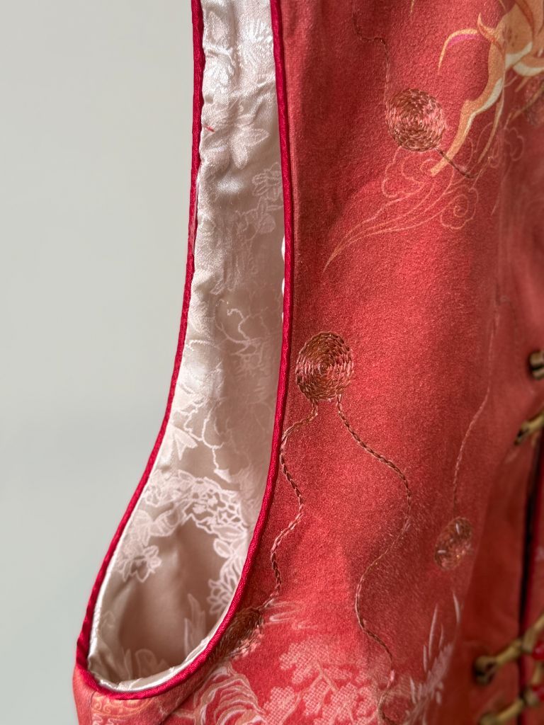 Shuang De Oriental Vest