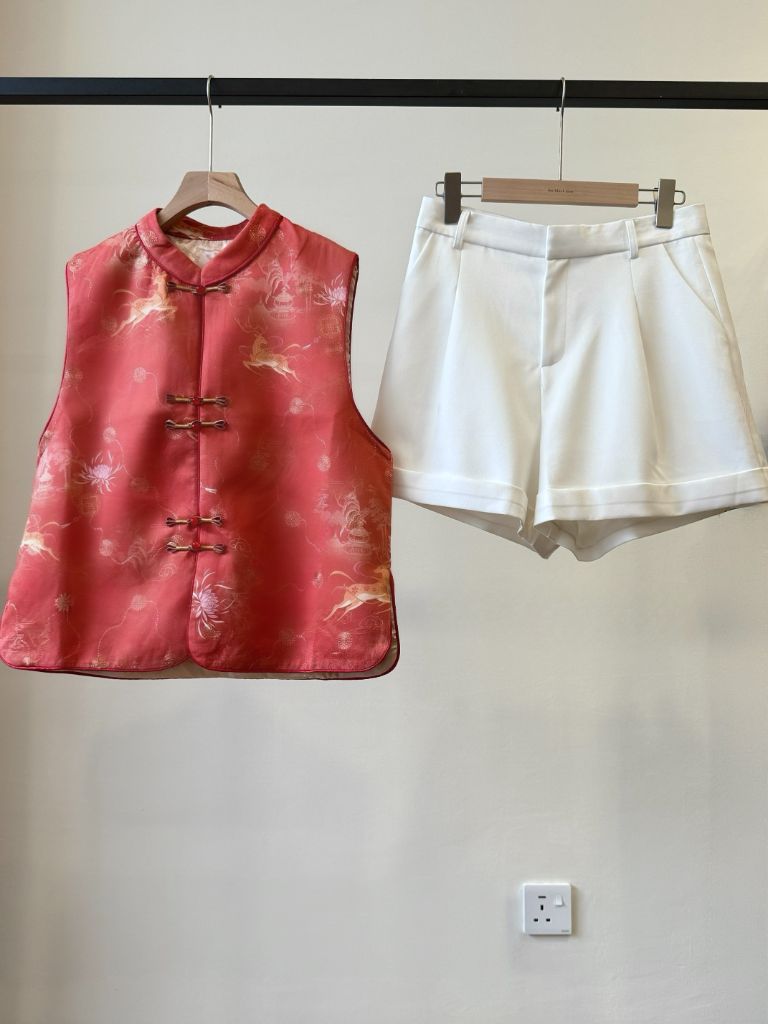 Shuang De Oriental Vest