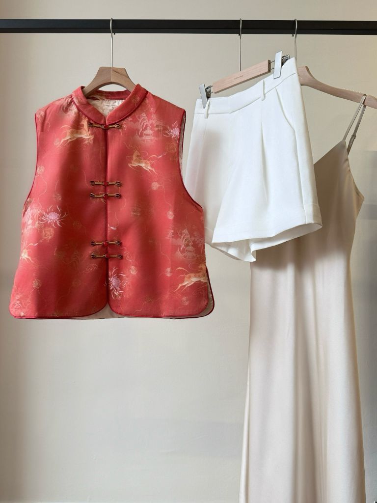 Shuang De Oriental Vest