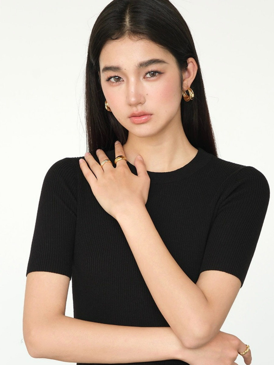 Juliette Clean Fit Round Neck Top-The Black Bow-