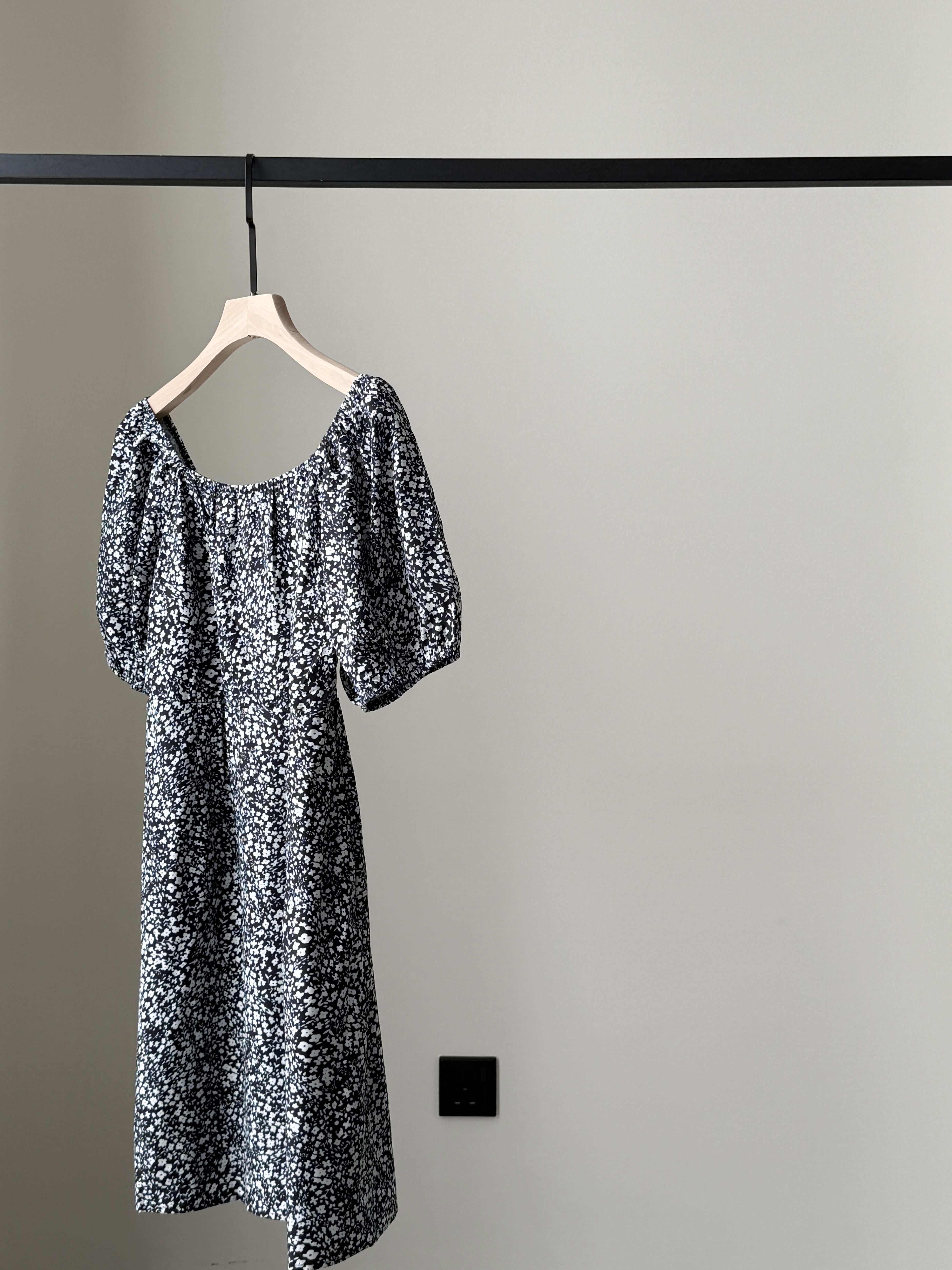 Xenal Floral Puff Sleeve Dress (Discounted-L size)-The Black Bow-