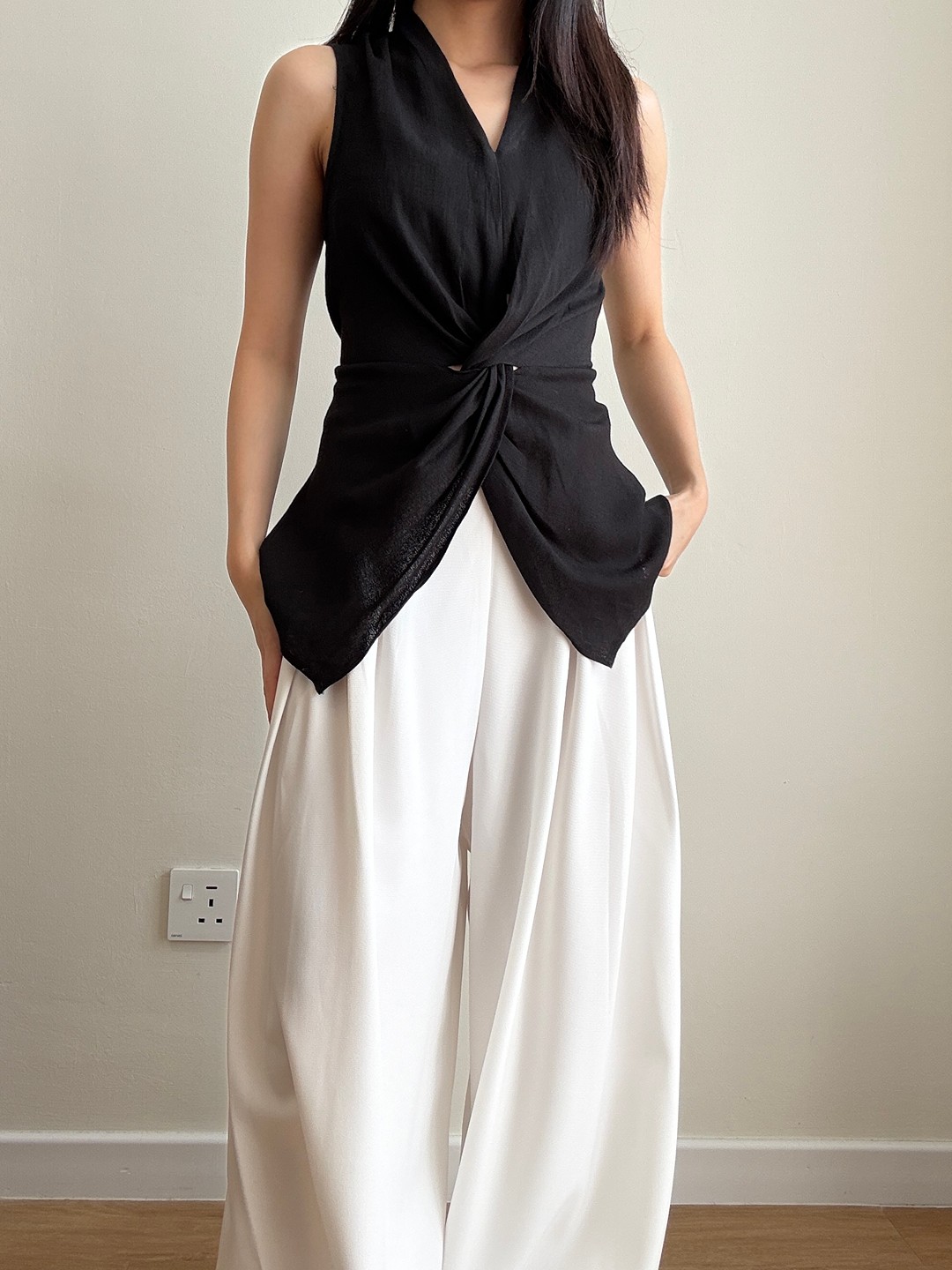 Vyla Twist Front Top