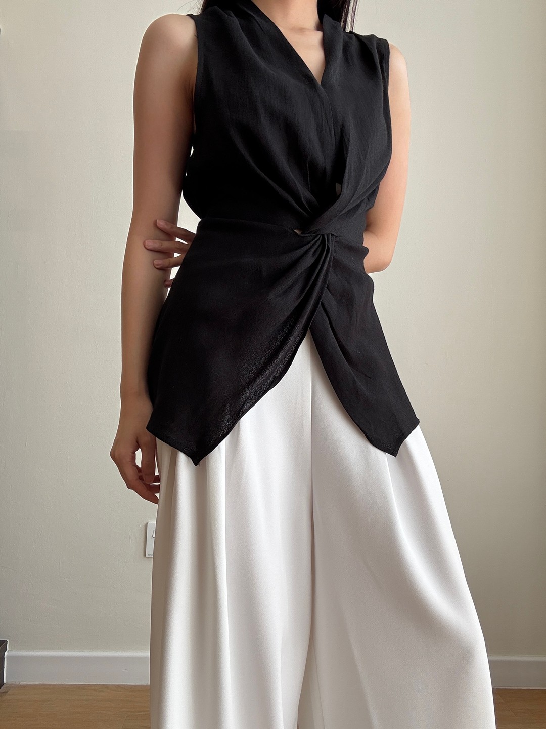 Vyla Twist Front Top