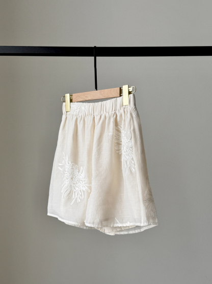 Ding Hua Graceful Embroided Shorts (Discounted-M Size)-The Black Bow-