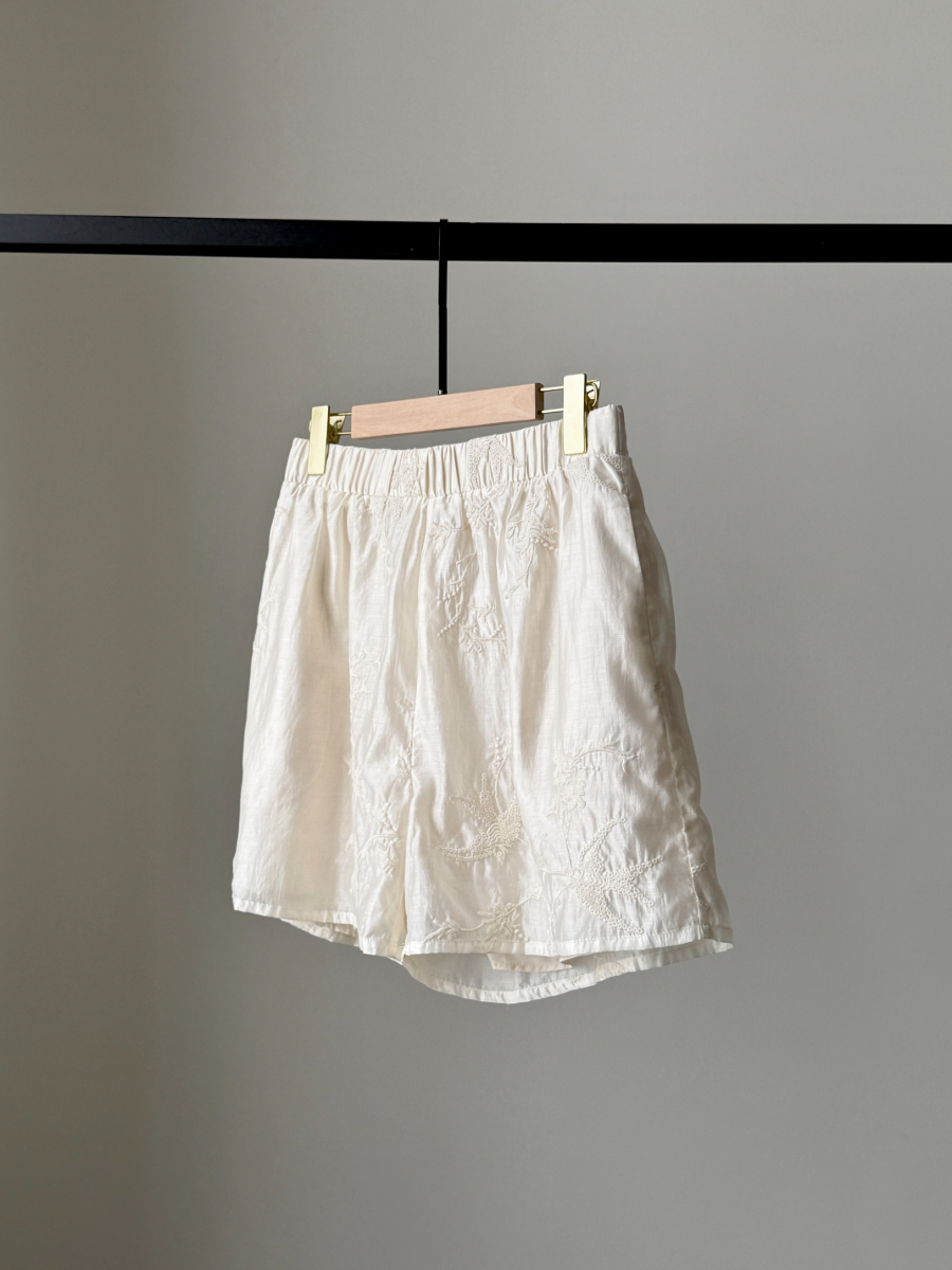 Cang Heng Graceful Embroidered Shorts (Discounted-XL Size)-The Black Bow-