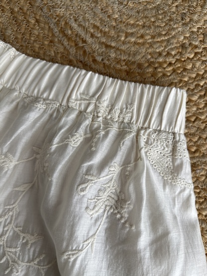 Cang Heng Graceful Embroidered Shorts (Discounted-XL Size)-The Black Bow-