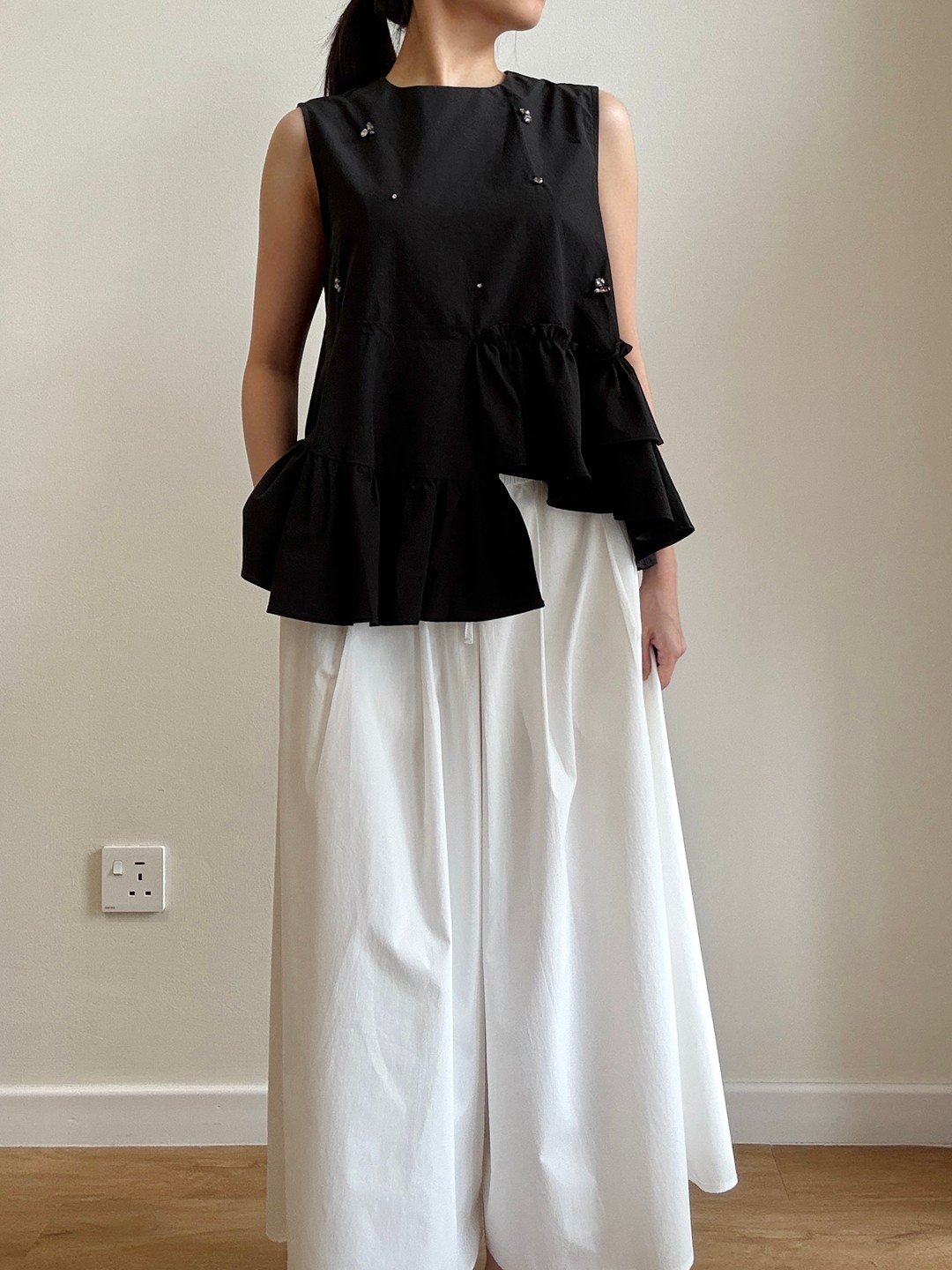Viktoria Asymmetrical Ruffle Hem Top