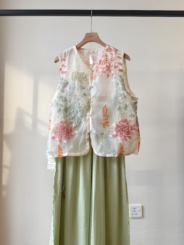 Li Qi Floral Embroided Oriental Vest