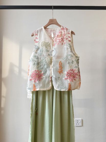 Li Qi Floral Embroided Oriental Vest