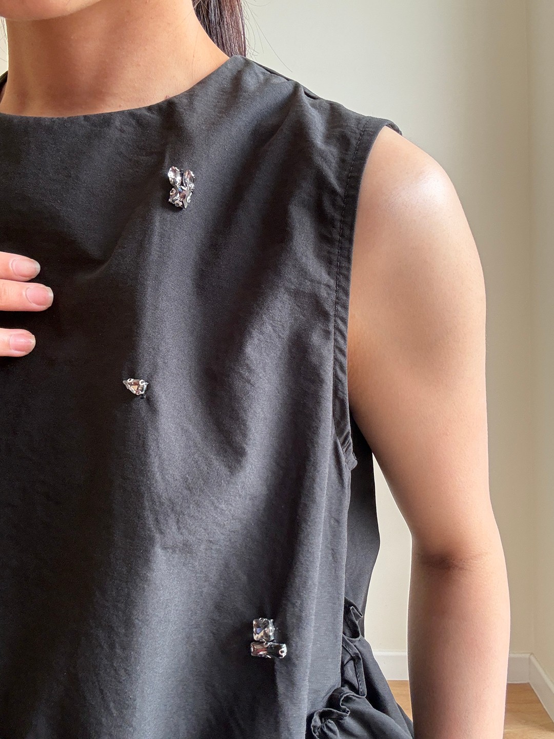Viktoria Asymmetrical Ruffle Hem Top