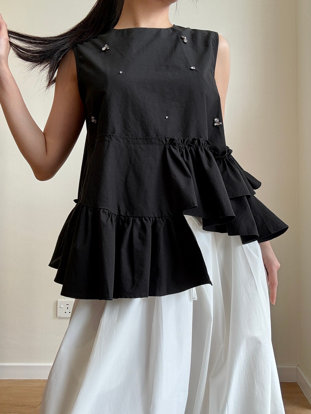 Viktoria Asymmetrical Ruffle Hem Top