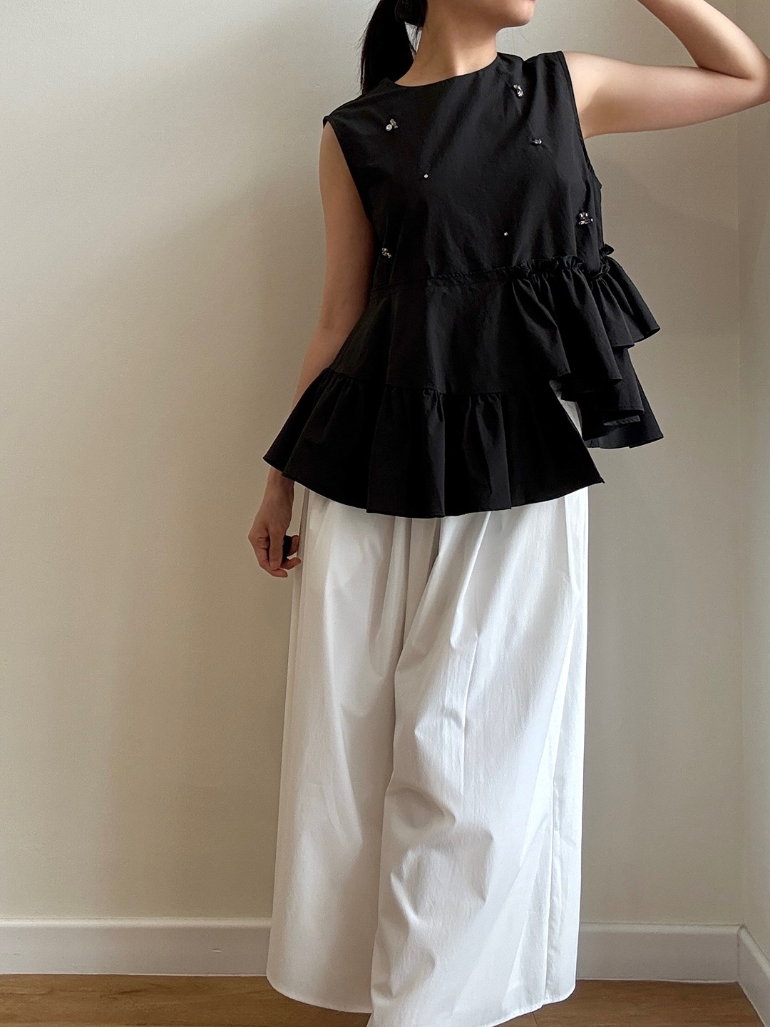 Viktoria Asymmetrical Ruffle Hem Top